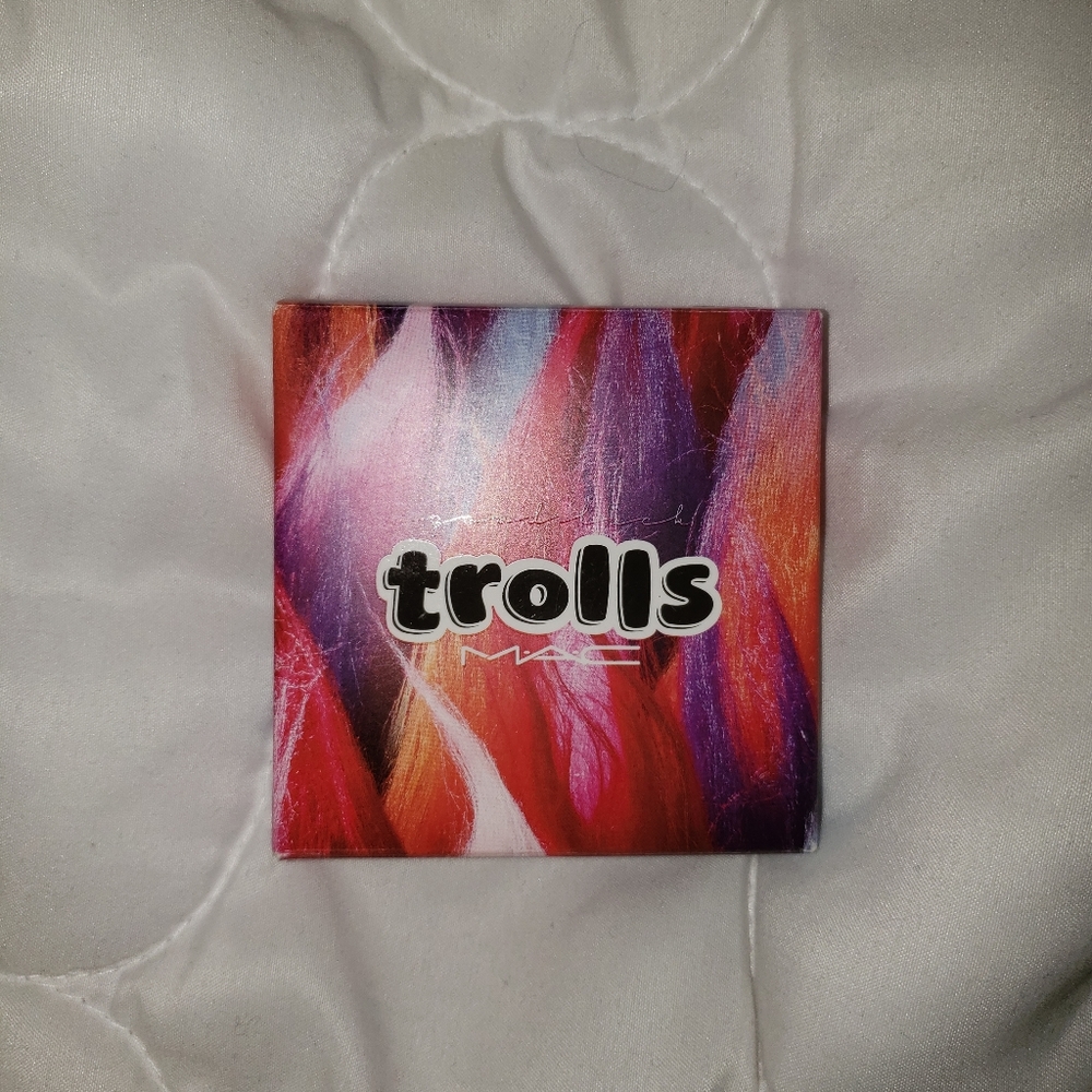 Nib MAC Trolls beauty powder